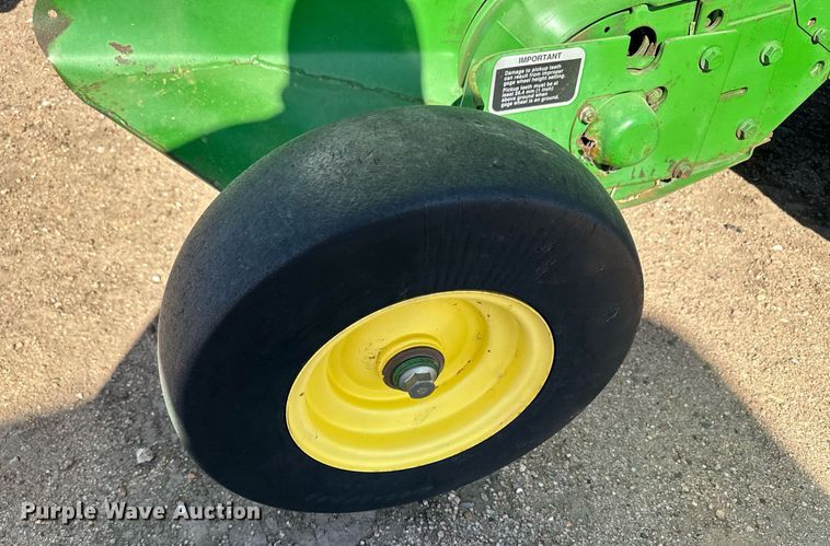 image for item KX9116 John Deere 568 Mega Wide Plus  round baler