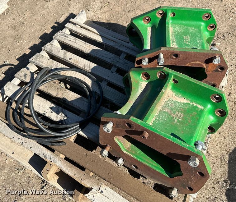 image for item KX9120 (8) John Deere combine axle extensions