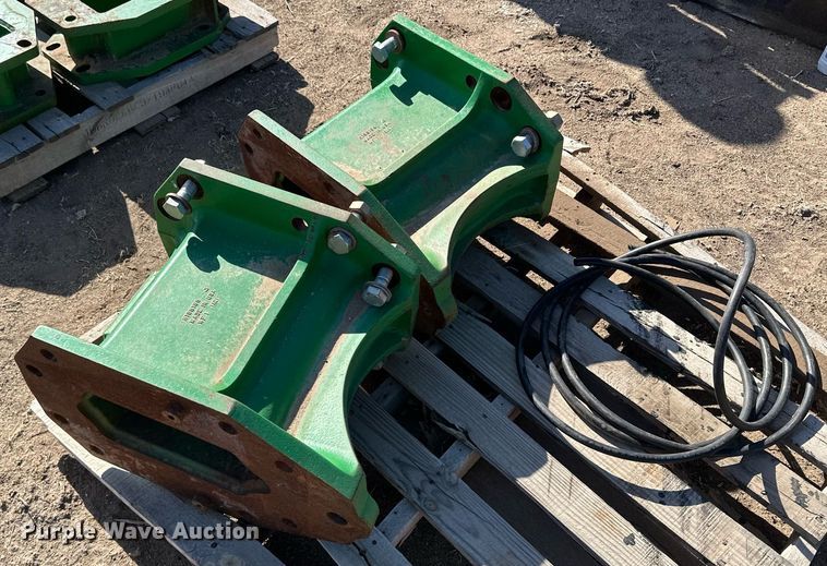 image for item KX9120 (8) John Deere combine axle extensions