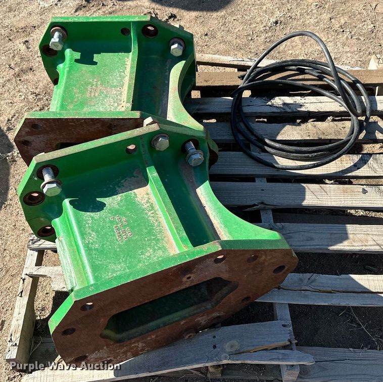 image for item KX9120 (8) John Deere combine axle extensions