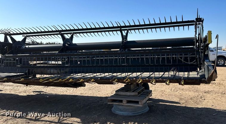 image for item KX9125 2006 MacDon 963  draper head