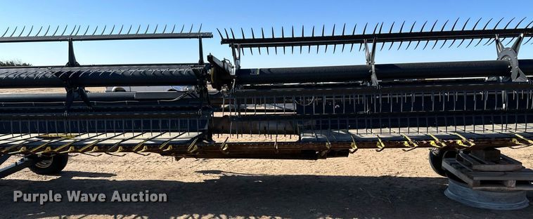 image for item KX9125 2006 MacDon 963  draper head