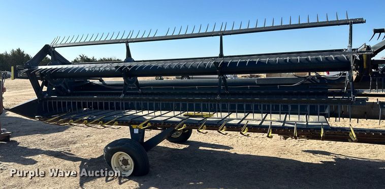 image for item KX9125 2006 MacDon 963  draper head