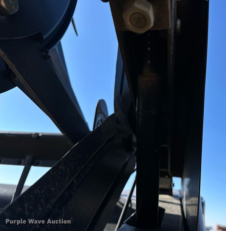 image for item KX9125 2006 MacDon 963  draper head