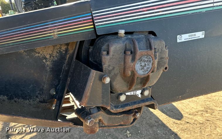 image for item KX9125 2006 MacDon 963  draper head