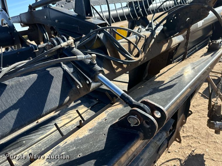 image for item KX9125 2006 MacDon 963  draper head