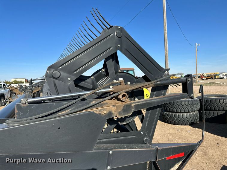 image for item KX9125 2006 MacDon 963  draper head