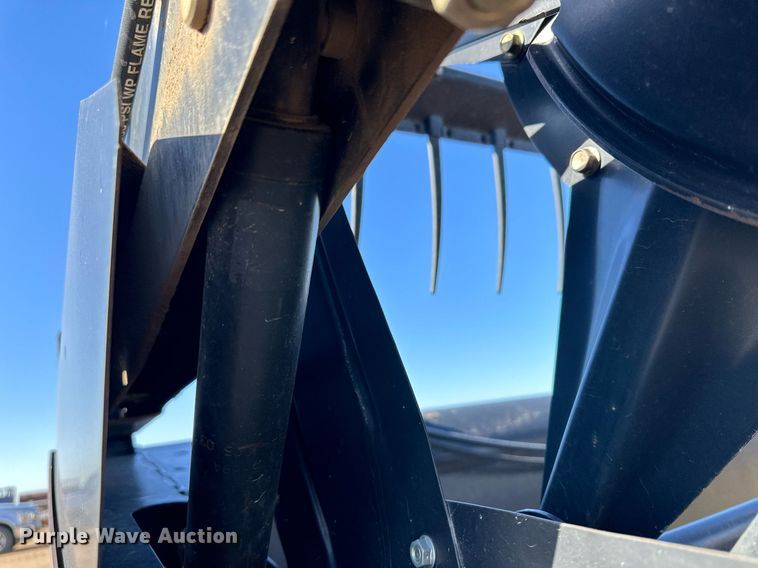 image for item KX9125 2006 MacDon 963  draper head