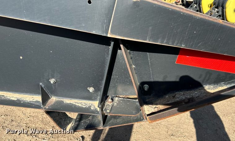 image for item KX9125 2006 MacDon 963  draper head