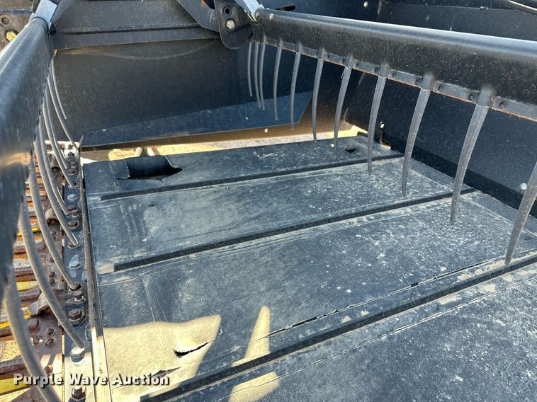 image for item KX9125 2006 MacDon 963  draper head