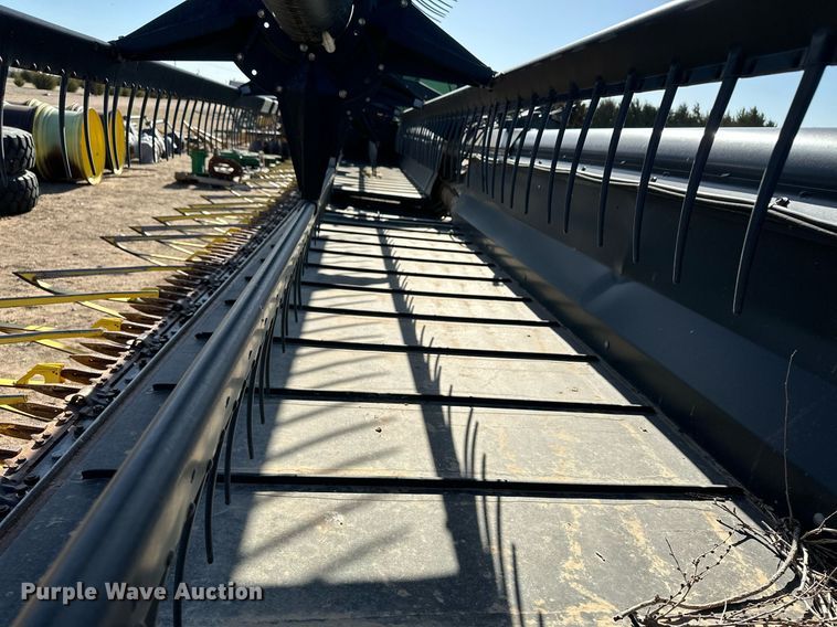 image for item KX9125 2006 MacDon 963  draper head