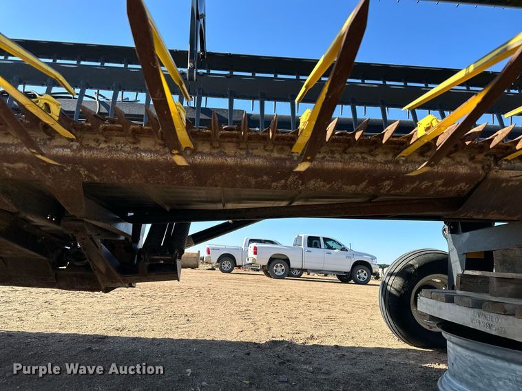 image for item KX9125 2006 MacDon 963  draper head