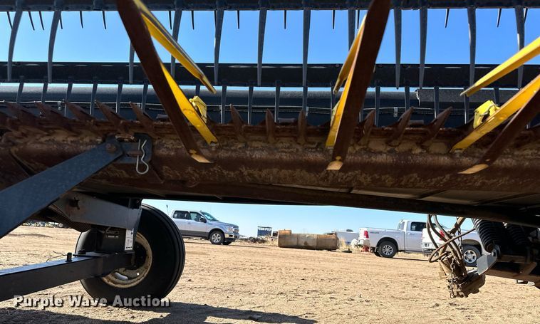 image for item KX9125 2006 MacDon 963  draper head