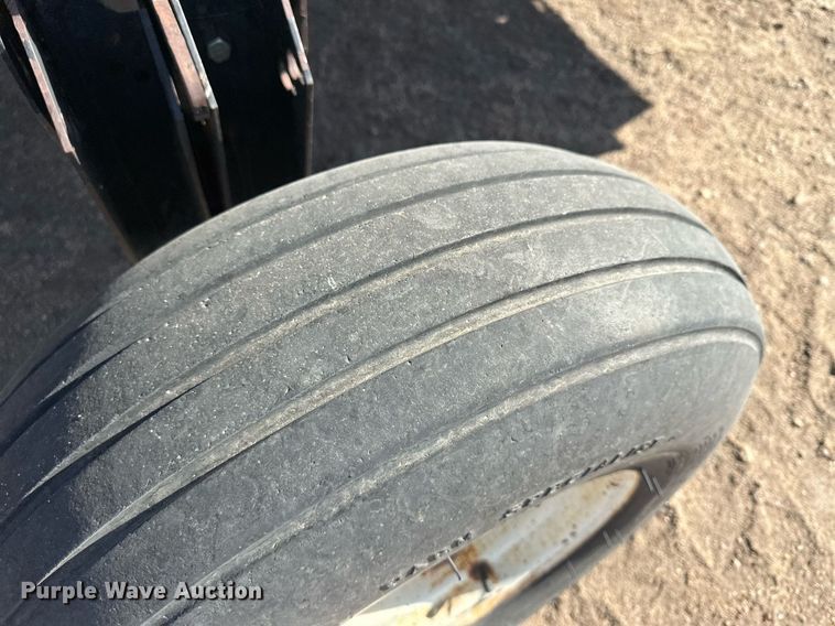 image for item KX9125 2006 MacDon 963  draper head