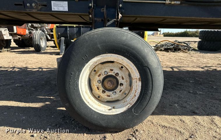 image for item KX9125 2006 MacDon 963  draper head