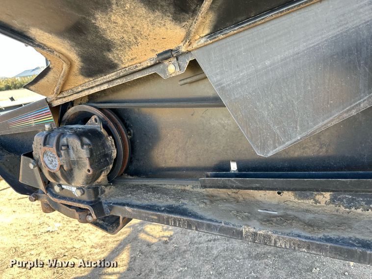 image for item KX9125 2006 MacDon 963  draper head