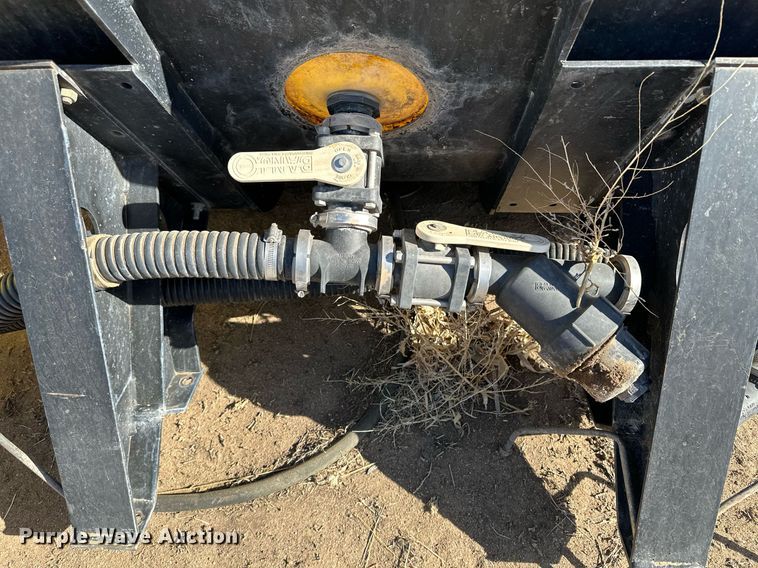 image for item KX9127 (4) John Deere fertilizer tanks