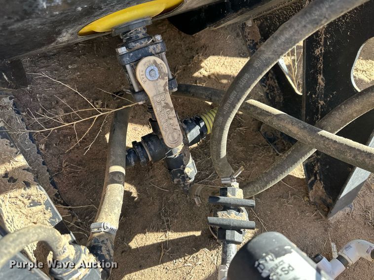 image for item KX9127 (4) John Deere fertilizer tanks