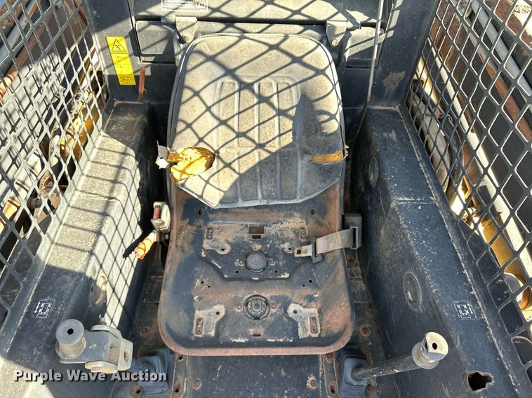 image for item KX9131 1996 New Holland LX865  skid steer loader