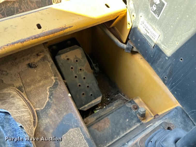 image for item KX9131 1996 New Holland LX865  skid steer loader