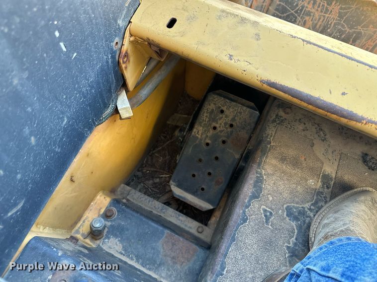 image for item KX9131 1996 New Holland LX865  skid steer loader