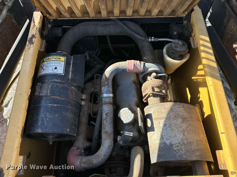 image for item KX9131 1996 New Holland LX865  skid steer loader