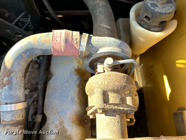 image for item KX9131 1996 New Holland LX865  skid steer loader