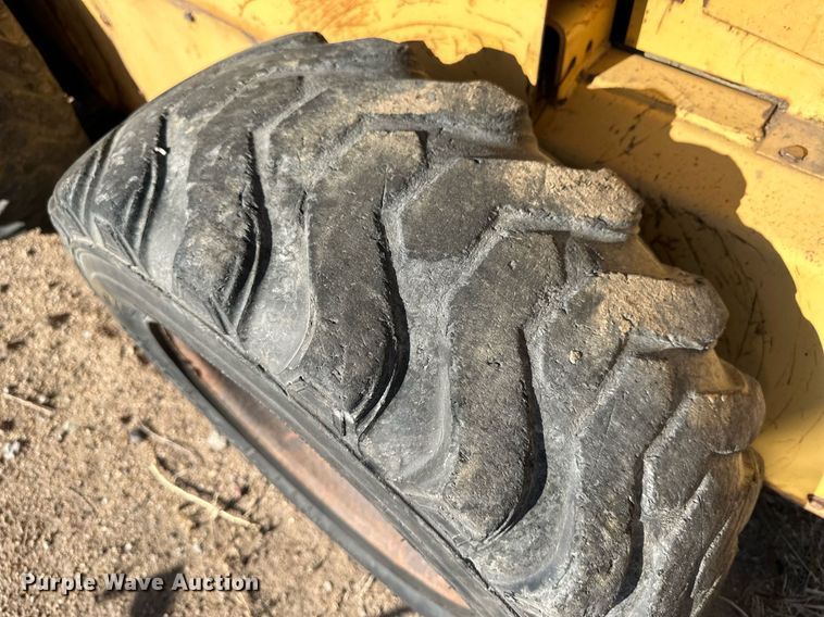 image for item KX9131 1996 New Holland LX865  skid steer loader