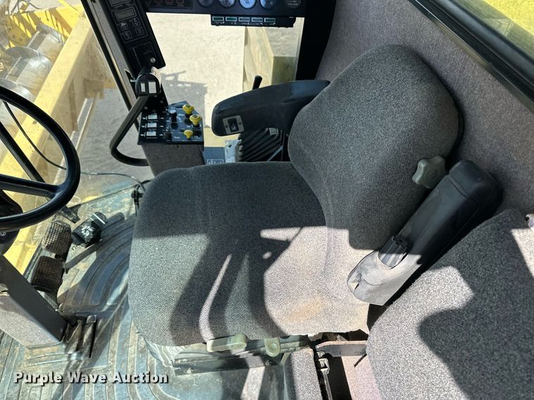 image for item KX9138 New Holland TR98  combine