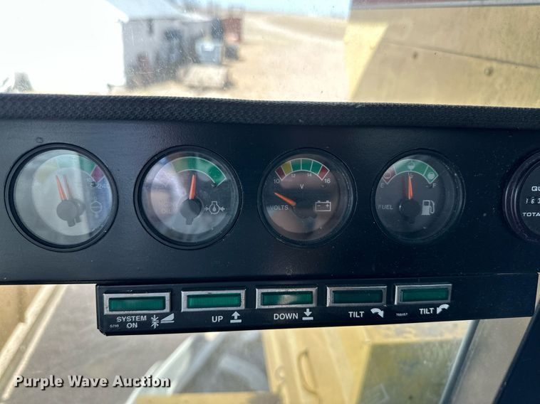 image for item KX9138 New Holland TR98  combine