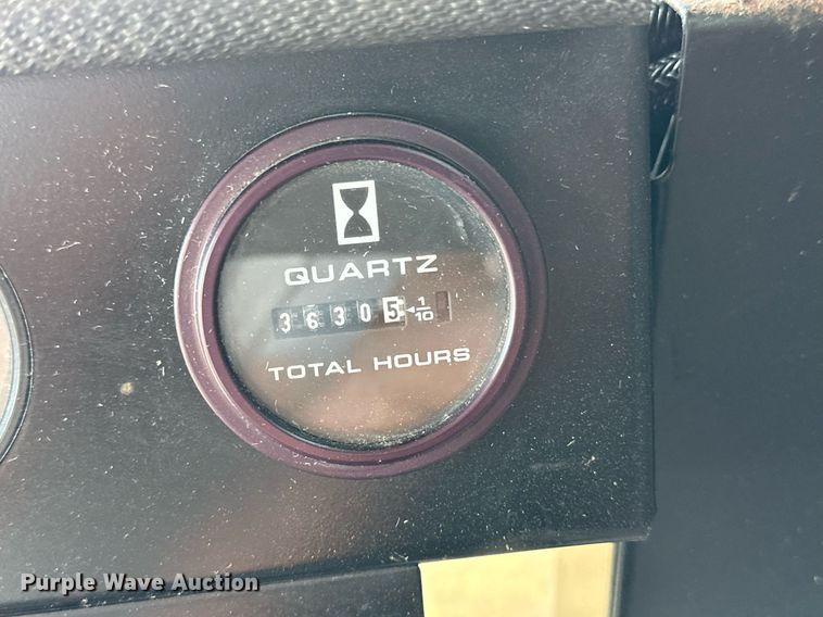 image for item KX9138 New Holland TR98  combine