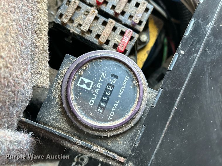 image for item KX9138 New Holland TR98  combine