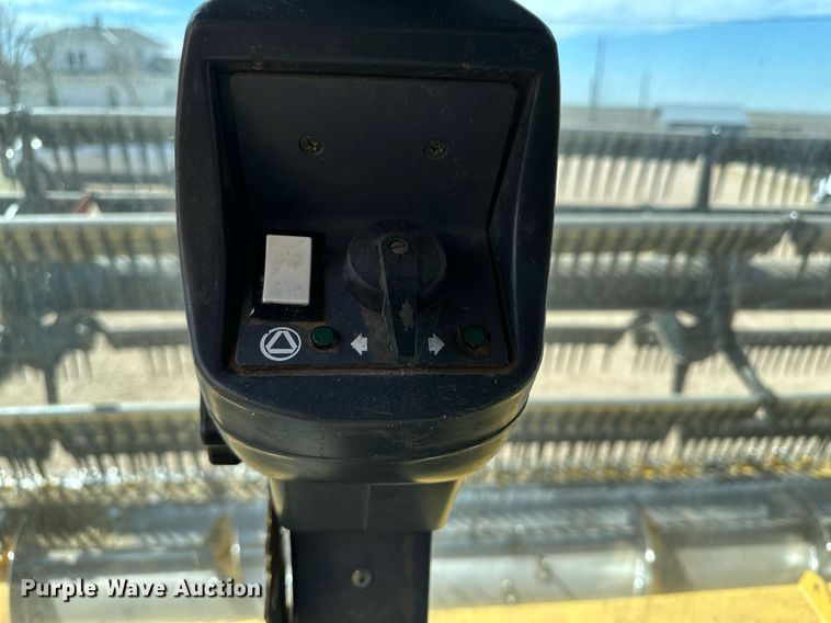 image for item KX9138 New Holland TR98  combine