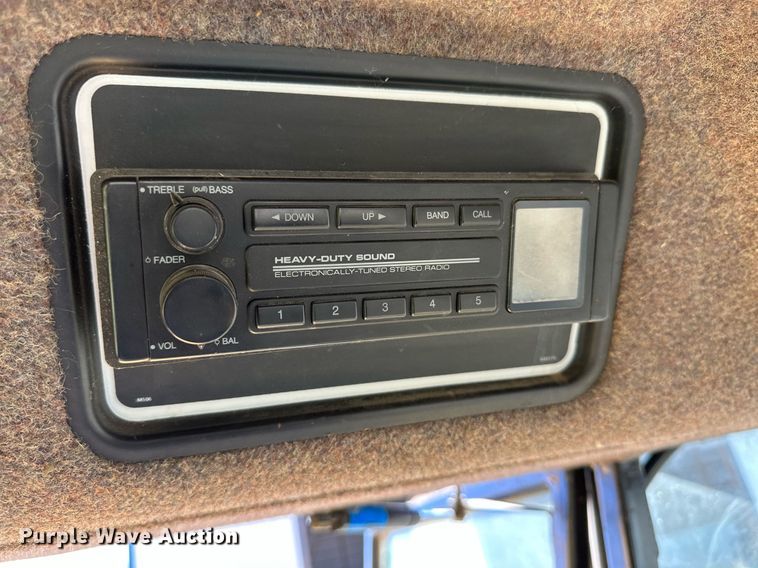 image for item KX9138 New Holland TR98  combine