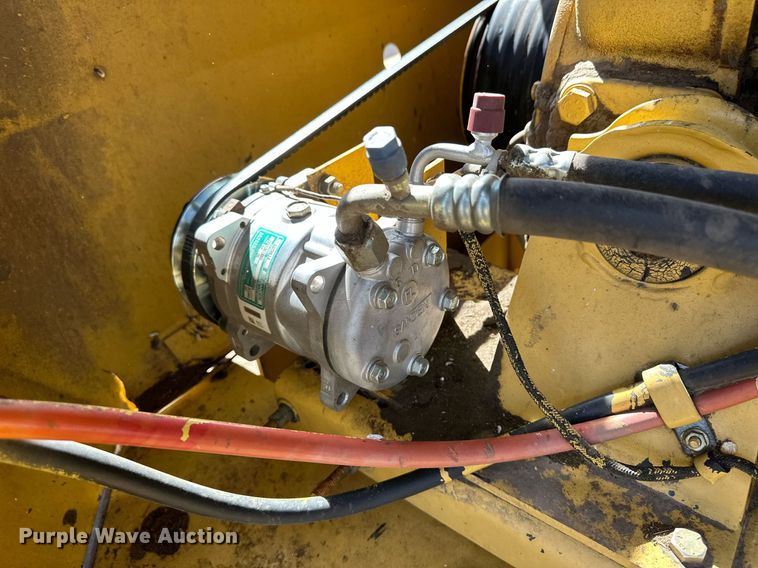 image for item KX9138 New Holland TR98  combine