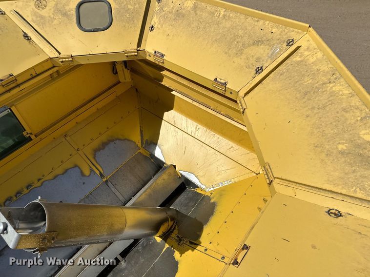 image for item KX9138 New Holland TR98  combine