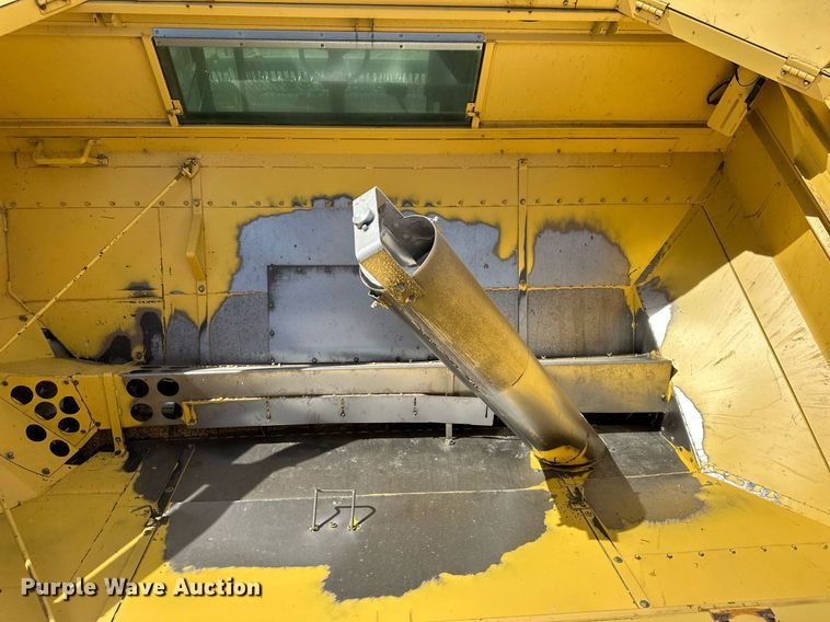 image for item KX9138 New Holland TR98  combine