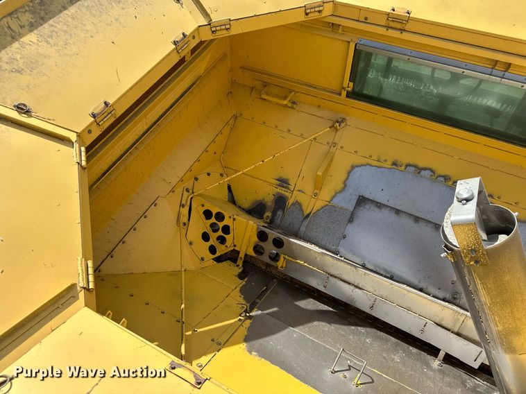 image for item KX9138 New Holland TR98  combine