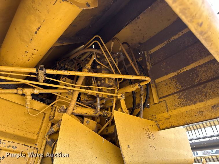 image for item KX9138 New Holland TR98  combine