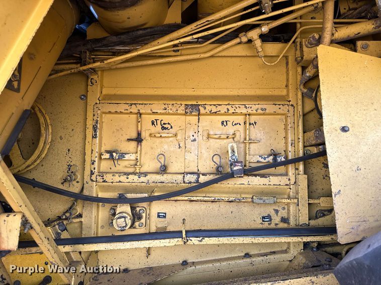 image for item KX9138 New Holland TR98  combine