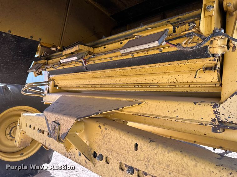 image for item KX9138 New Holland TR98  combine