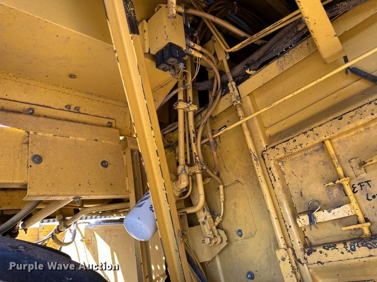 image for item KX9138 New Holland TR98  combine