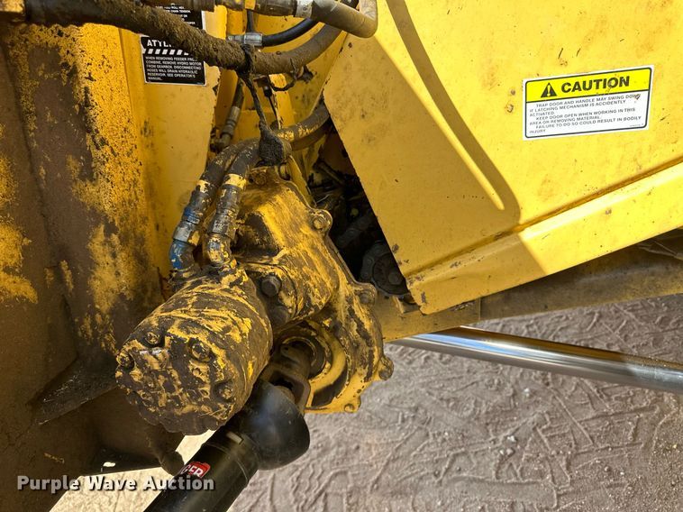 image for item KX9138 New Holland TR98  combine