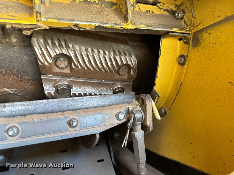 image for item KX9138 New Holland TR98  combine