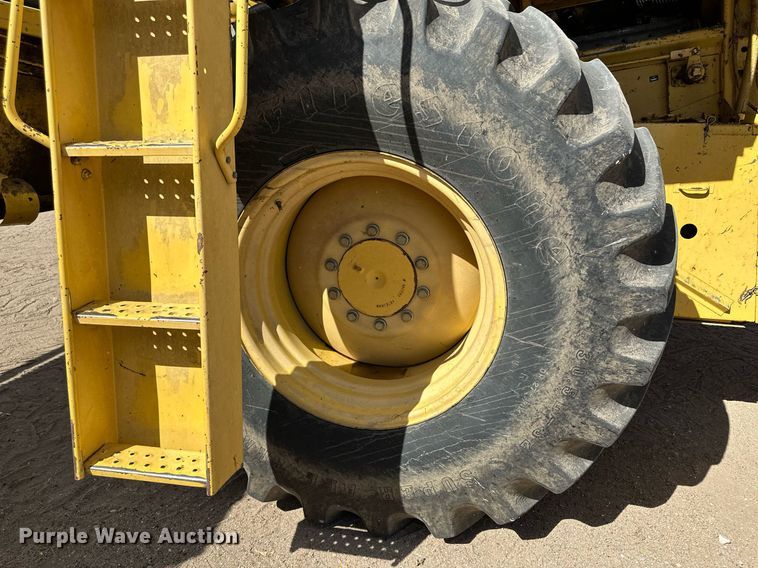 image for item KX9138 New Holland TR98  combine