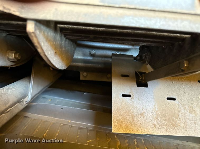 image for item KX9138 New Holland TR98  combine