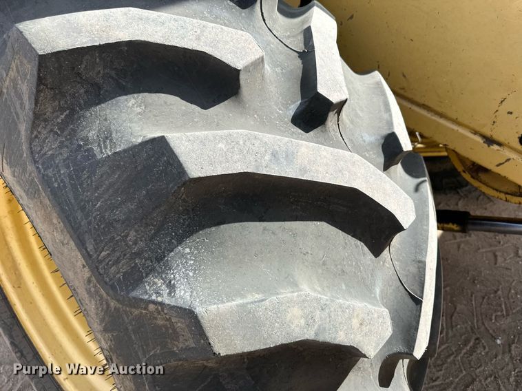 image for item KX9138 New Holland TR98  combine