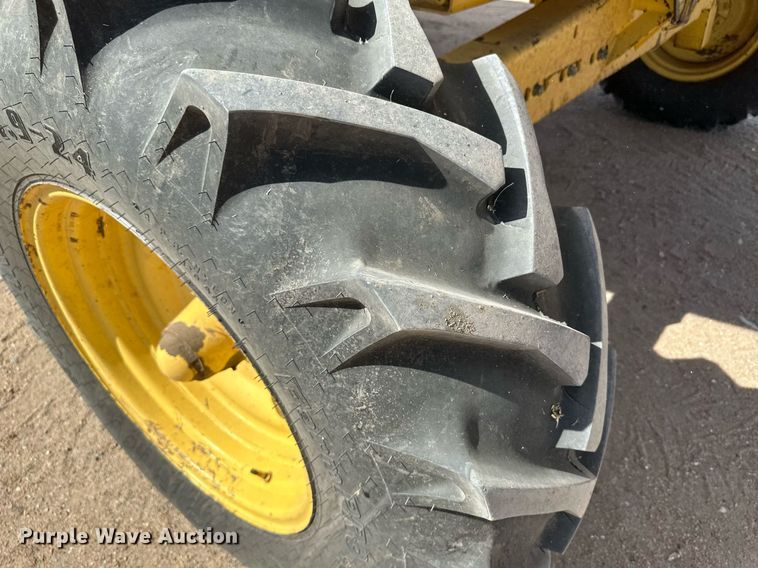 image for item KX9138 New Holland TR98  combine