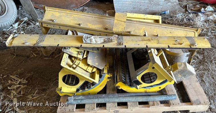 image for item KX9138 New Holland TR98  combine