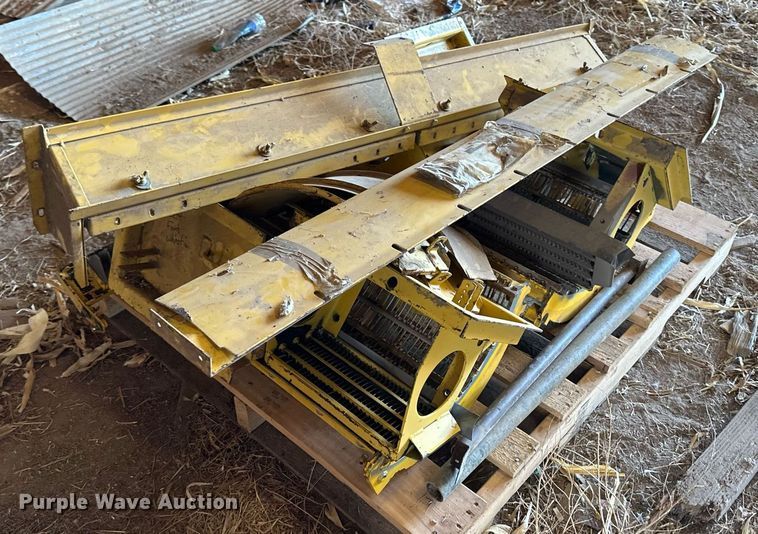 image for item KX9138 New Holland TR98  combine